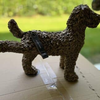 Plassende hond 21 cm brons